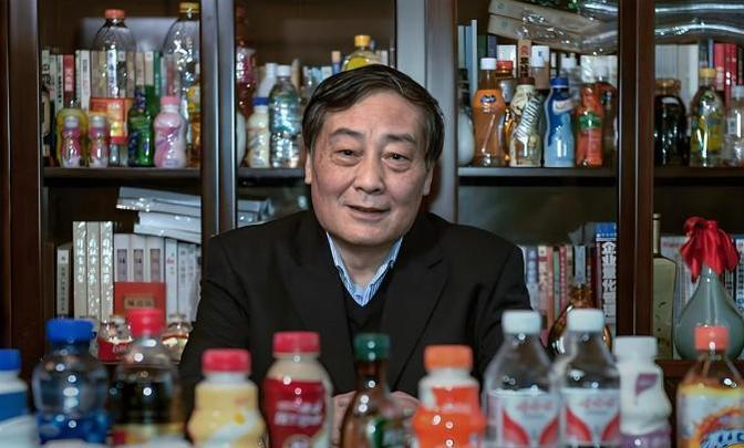 娃哈哈创始人宗庆后与小21岁女下属秘恋30年，私照肤白貌美能力出众，难怪他把持不