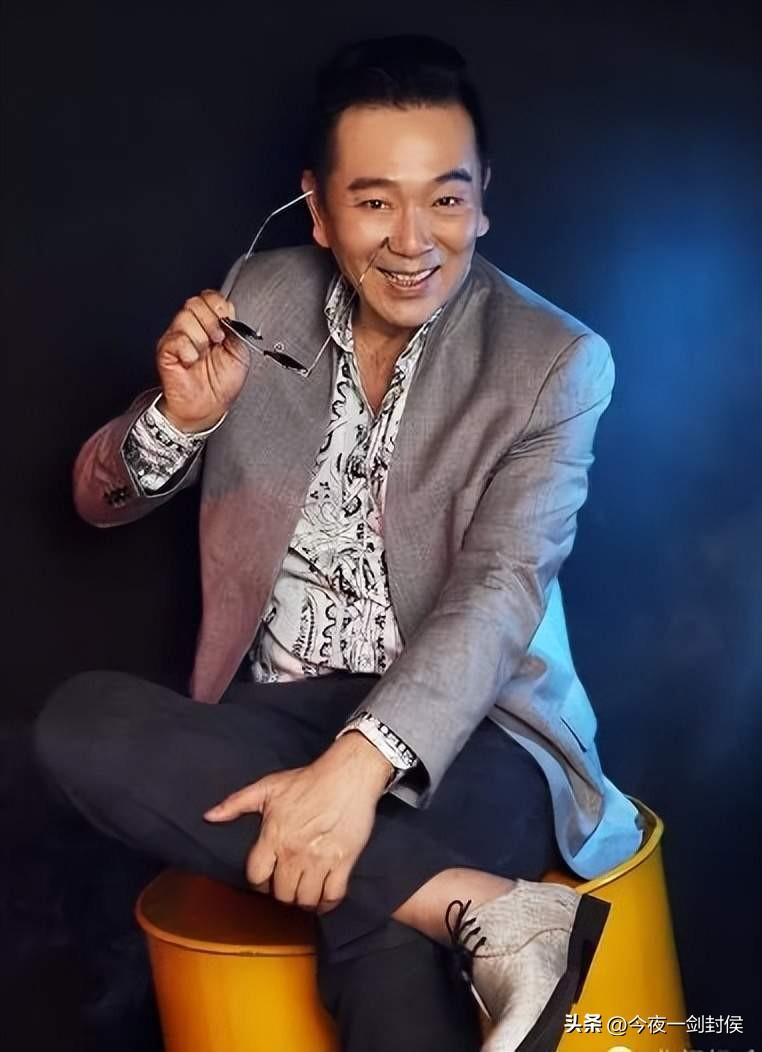 有件事很奇怪，大约在1985到1987年，我读高中，看过一版张晨光演的《鹿鼎记》