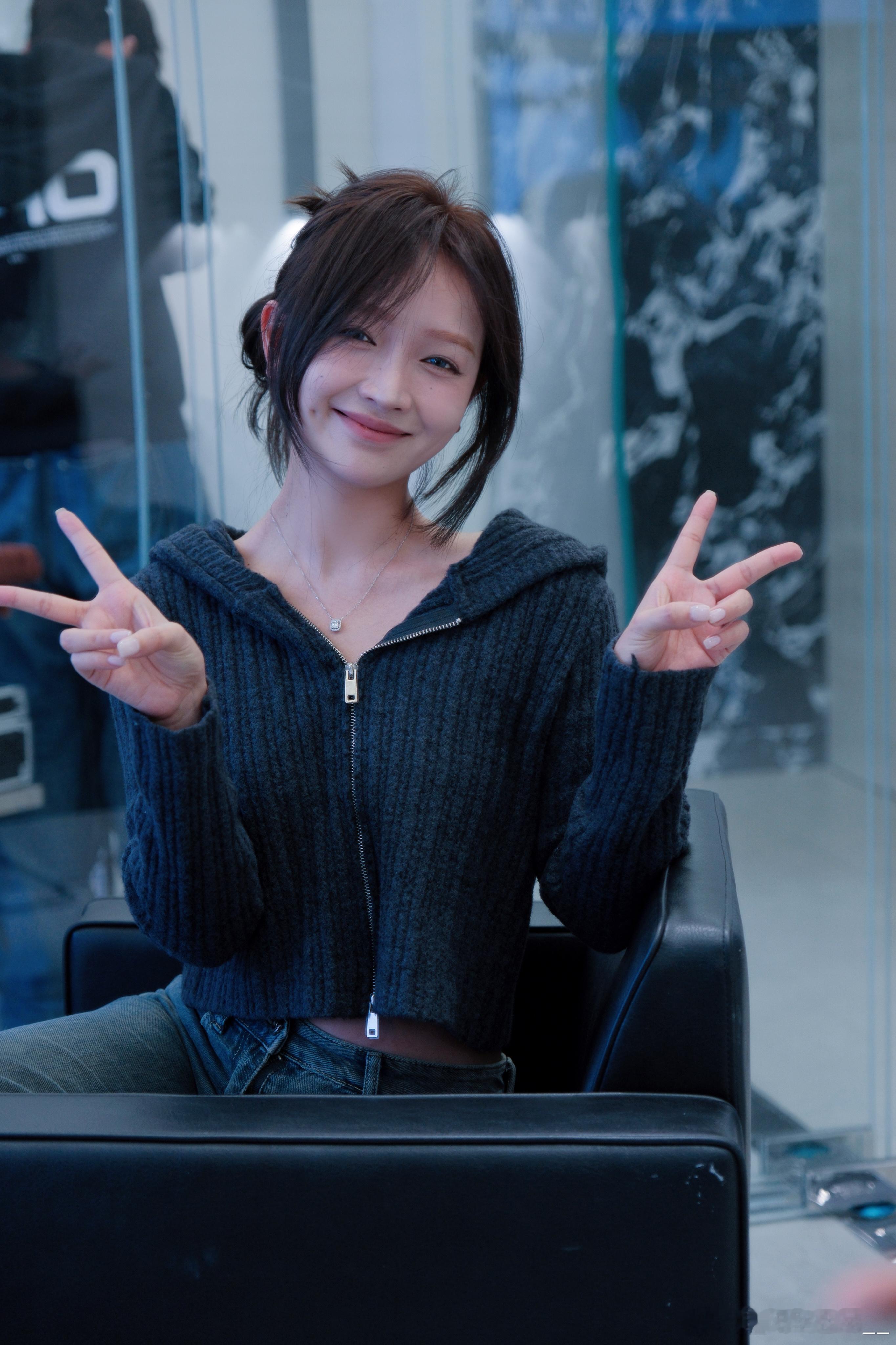 📷🤔好久没剪厚刘海了 整一个吧！ ​​​