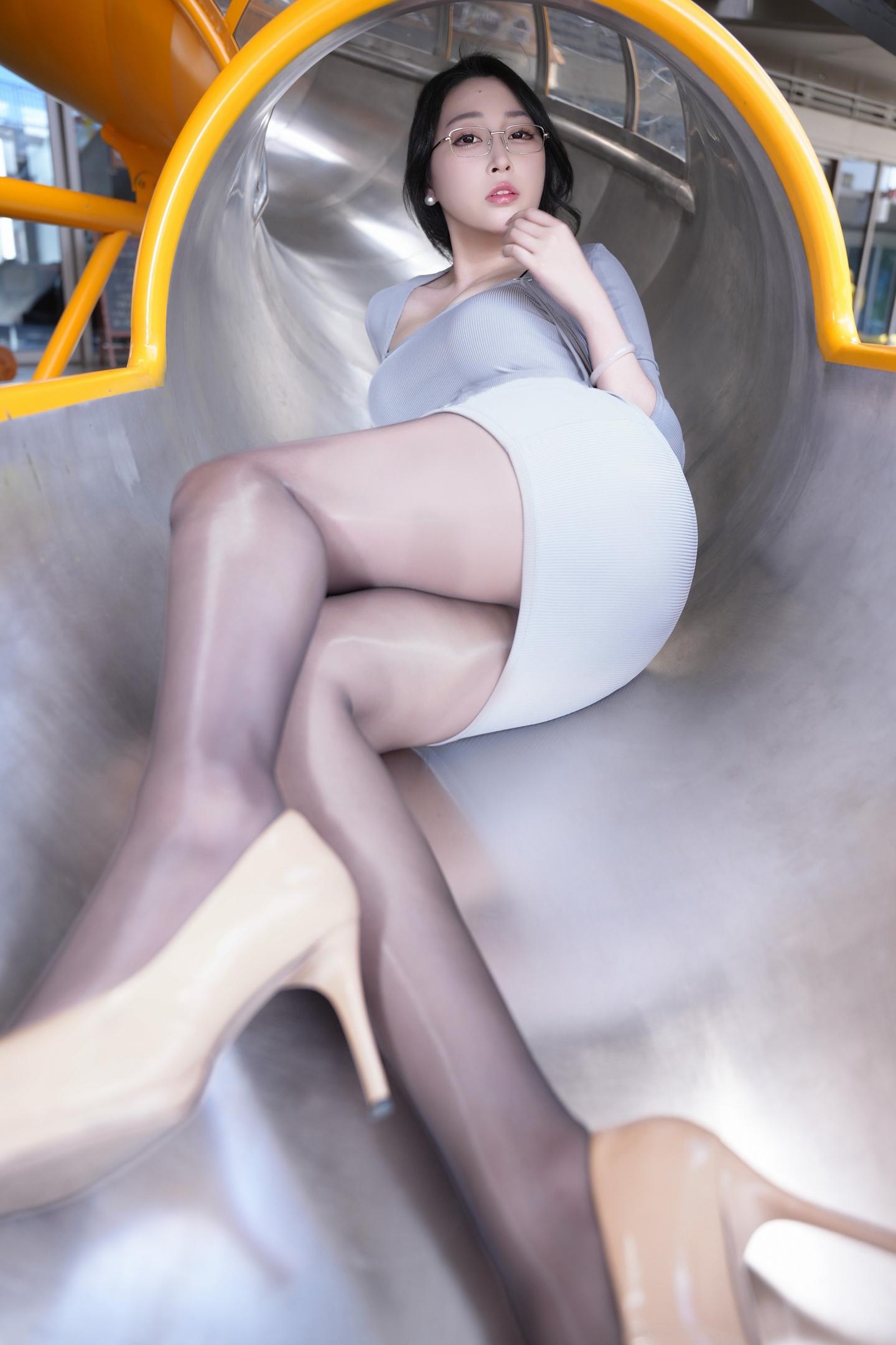 爱玩滑梯的熟女姐姐