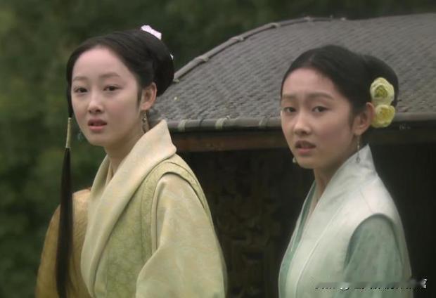 蒋梦婕林黛玉和丫鬟，这主仆二人的表情真是神相似，一样的嘴巴合不上，一样的满脸惊愕