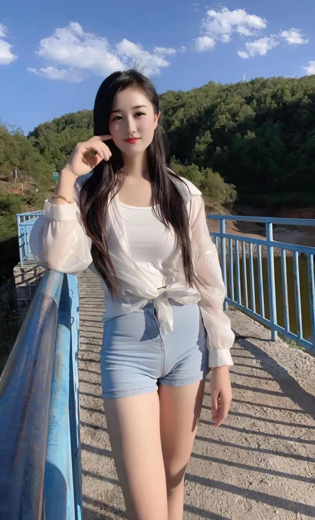 少妇过了三十岁 气质迷人又抚媚[呆无辜]#成熟美女的魅力# #青春靓丽的女人# 
