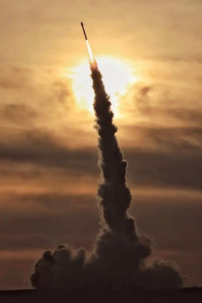 刚才酒泉又发射一次。12月5日17时整，“快舟”一号甲一箭双星发射成功。这是本月