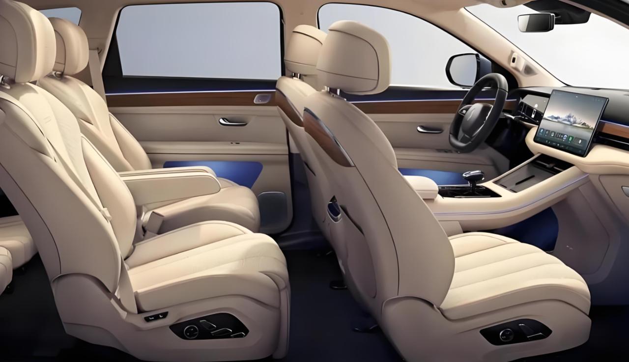 零重力座椅听着高级，其实是个“美丽的陷阱”。

谁都知道躺着爽，但在车里，躺着可