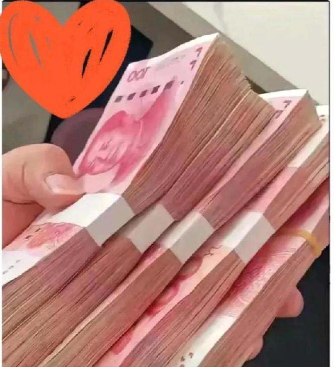 浙江一个老头，拆迁分了 450 万，把三子女叫回来分钱。大儿子说不要，二女儿也说