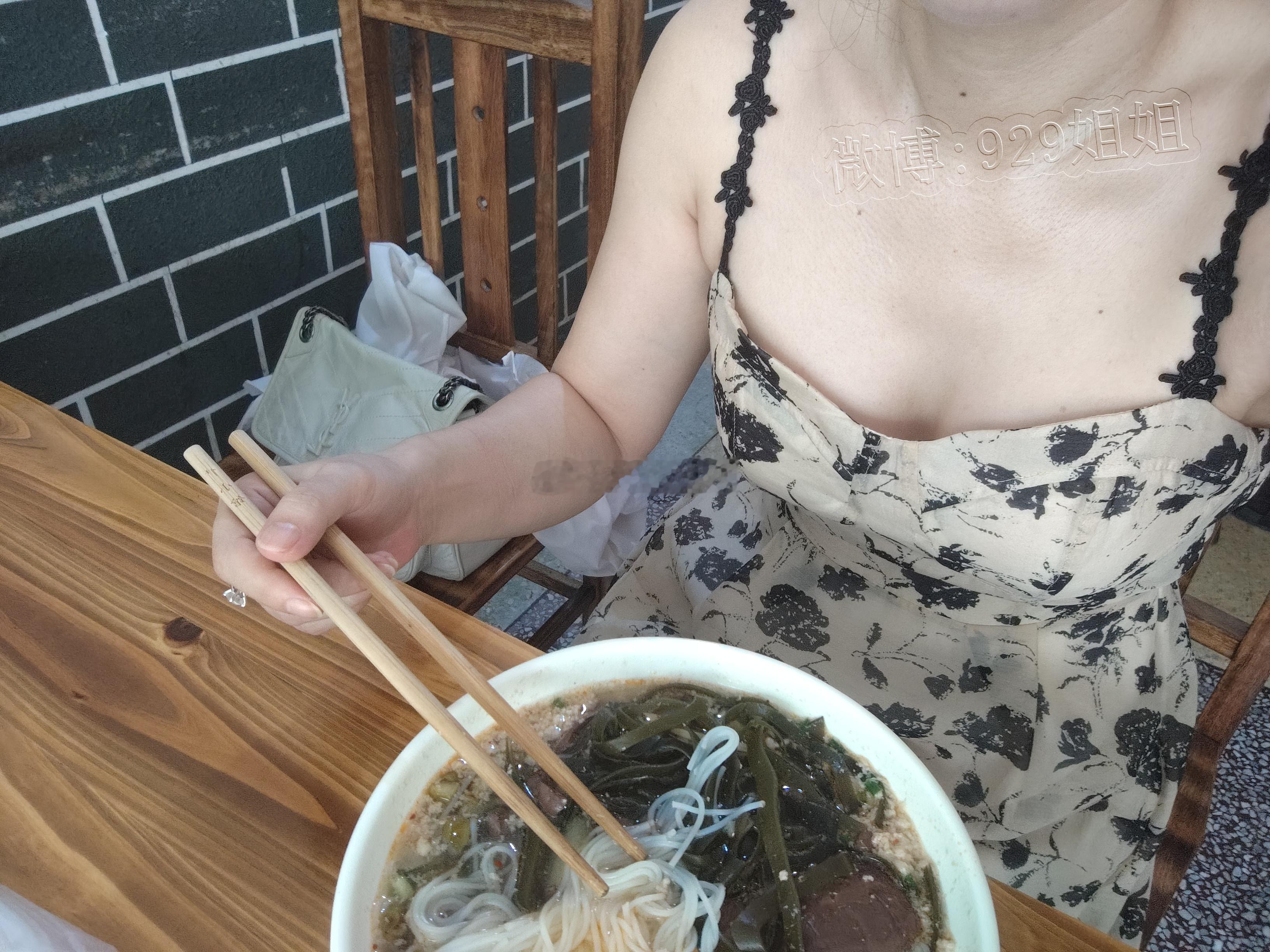 每天被吵醒就到处找地方吃早餐今天是宁远水粉以前住这边经常来吃的