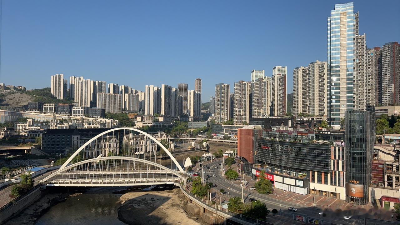 高盛最近又对房市进行了预测，主要内容如下：
1. 上海、深圳：2026年底率先触