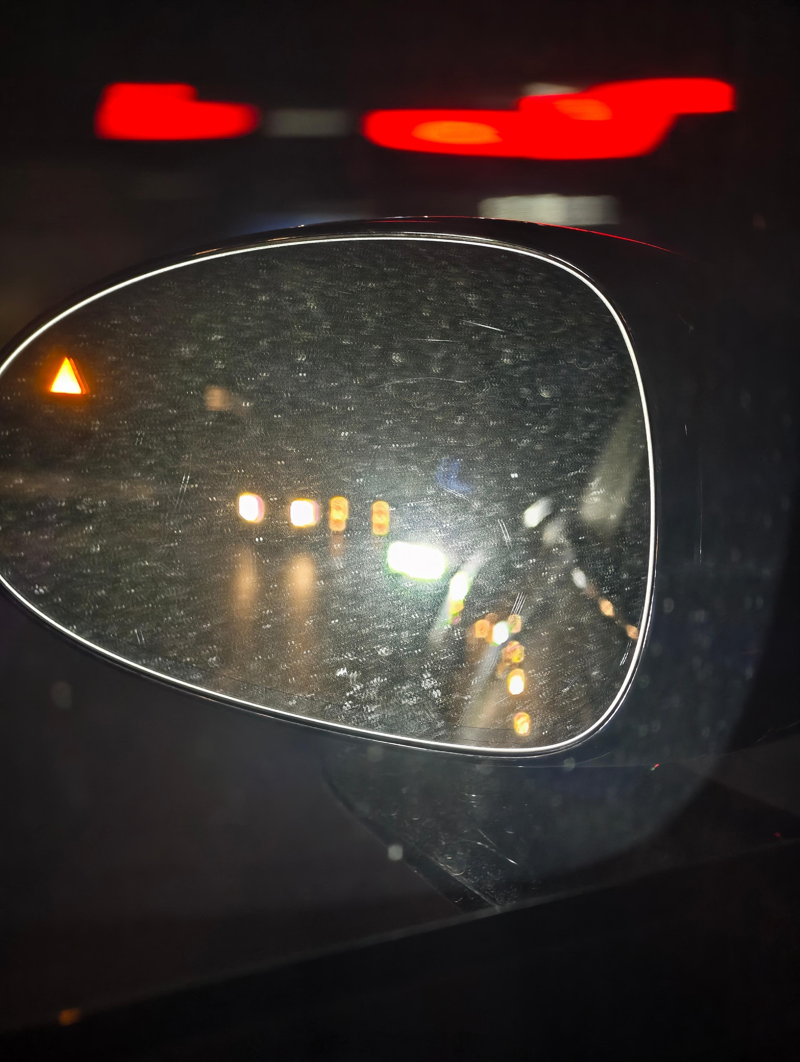 你米这个防眩光的启动机制，到底是啥在高速上堵车，遇到个远光狗，后边这个远光灯照我
