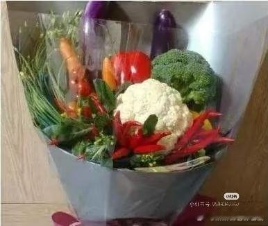 情人节忘买礼物网友支招甩锅平台   今年情人节礼物大盘点，看到朋友送的那些“奇葩
