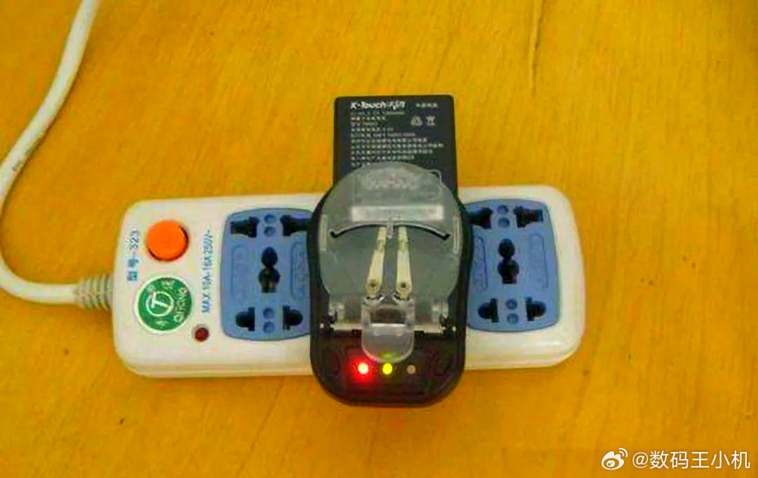 小时候睡觉前都要关机你别说还真是，那时候有两块备用电池就是很牛了，一个玩一个充着