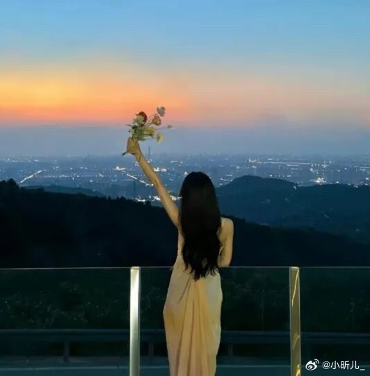 人生这场奔赴靠的是自我成全：常常为自己 “鼓劲” 的人，方可让生活 “燃” 起来