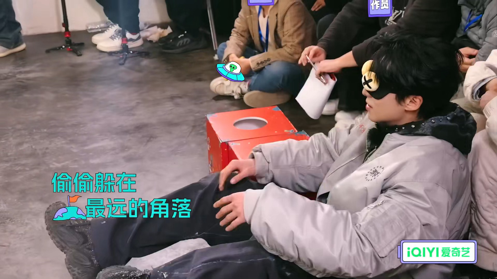 哈哈哈哈哈没拿到身份卡又萌萌地躺下了王鹤棣宇宙闪烁请注意