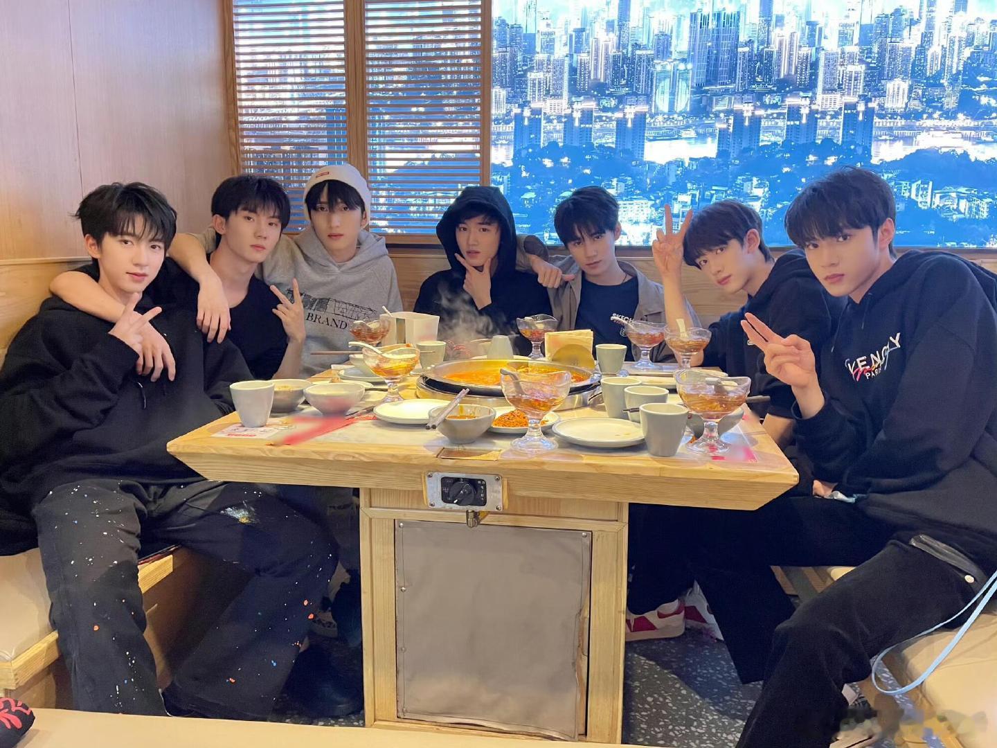 时代少年团hi6路透像走秀 时代少年团全员hi6路透 你好星期六感谢好六圆了我看