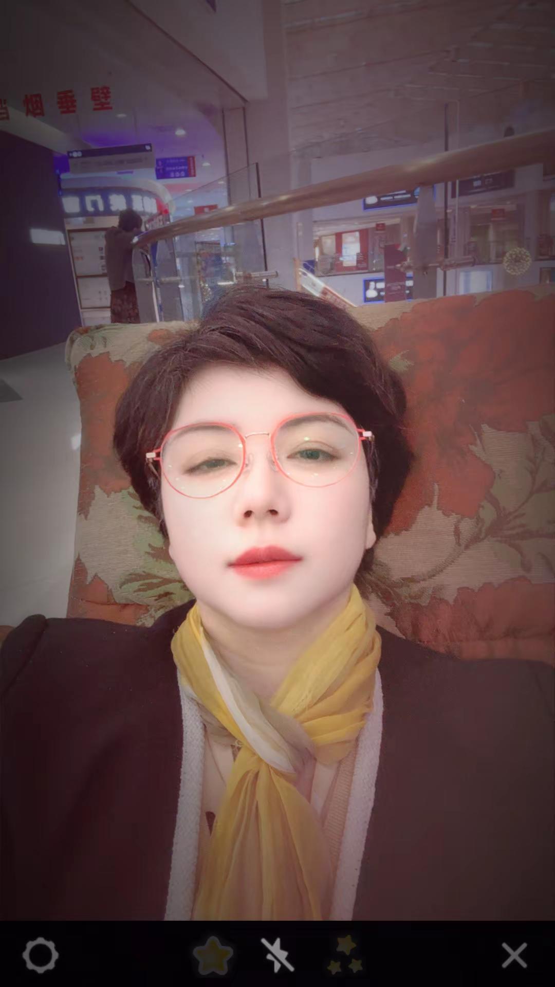 休息区躺会，第一次，路过无数次……眼镜 在岗 万能的 健康最重要