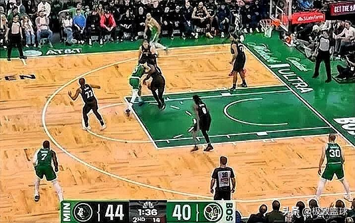 绿军大当家塔图姆不在状态啊！在今日凯尔特人对阵森林狼的第二节比赛中，塔图姆持球单