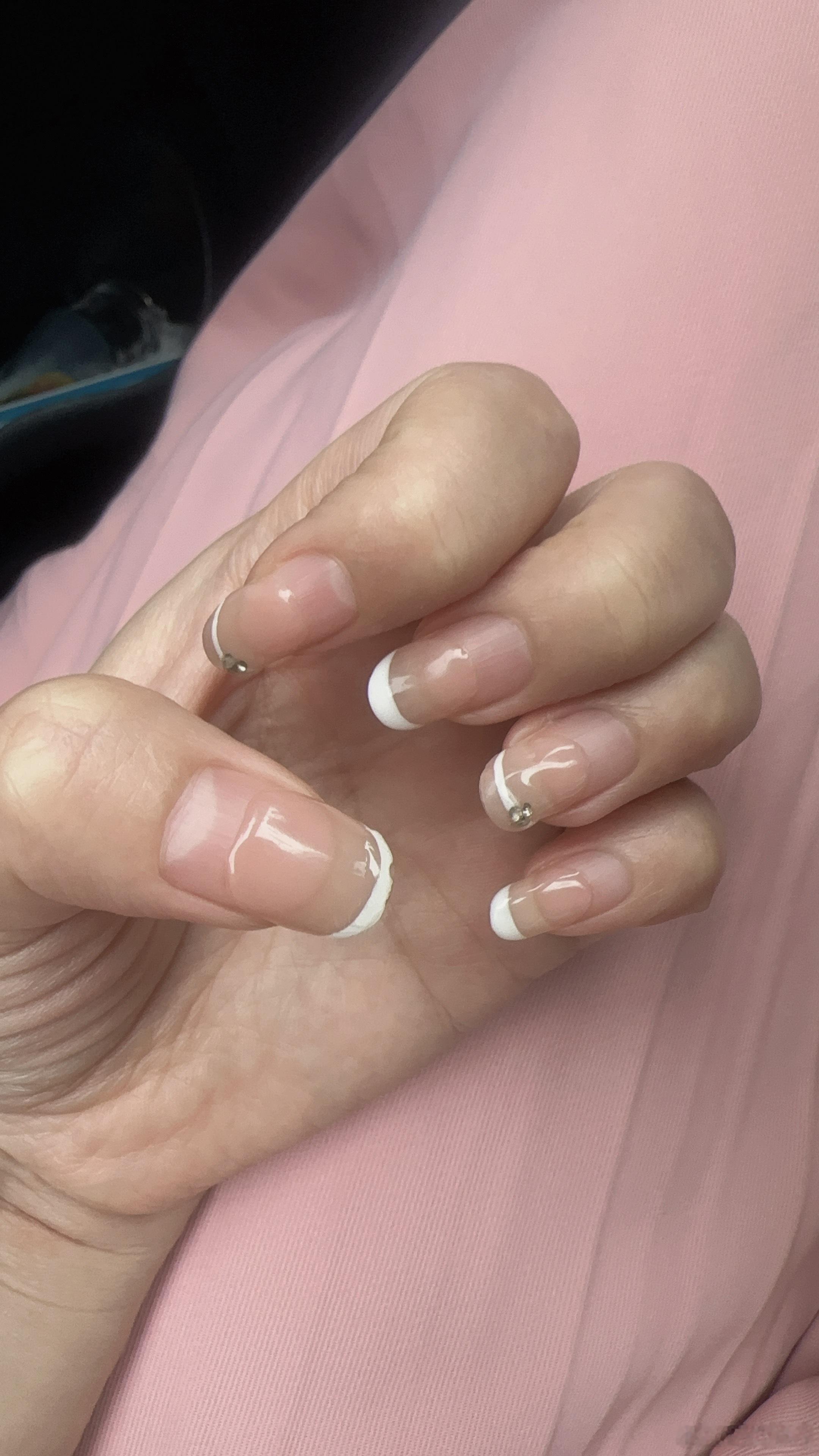 早啊，宝子们有什么好的美甲款式介绍吗不得不夸一下这个美甲师💅做了两个月的美甲还