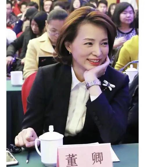 董卿真“聪明”，让美国儿子来中国读书——美国的子弹飞不到中国！

6月22日，有
