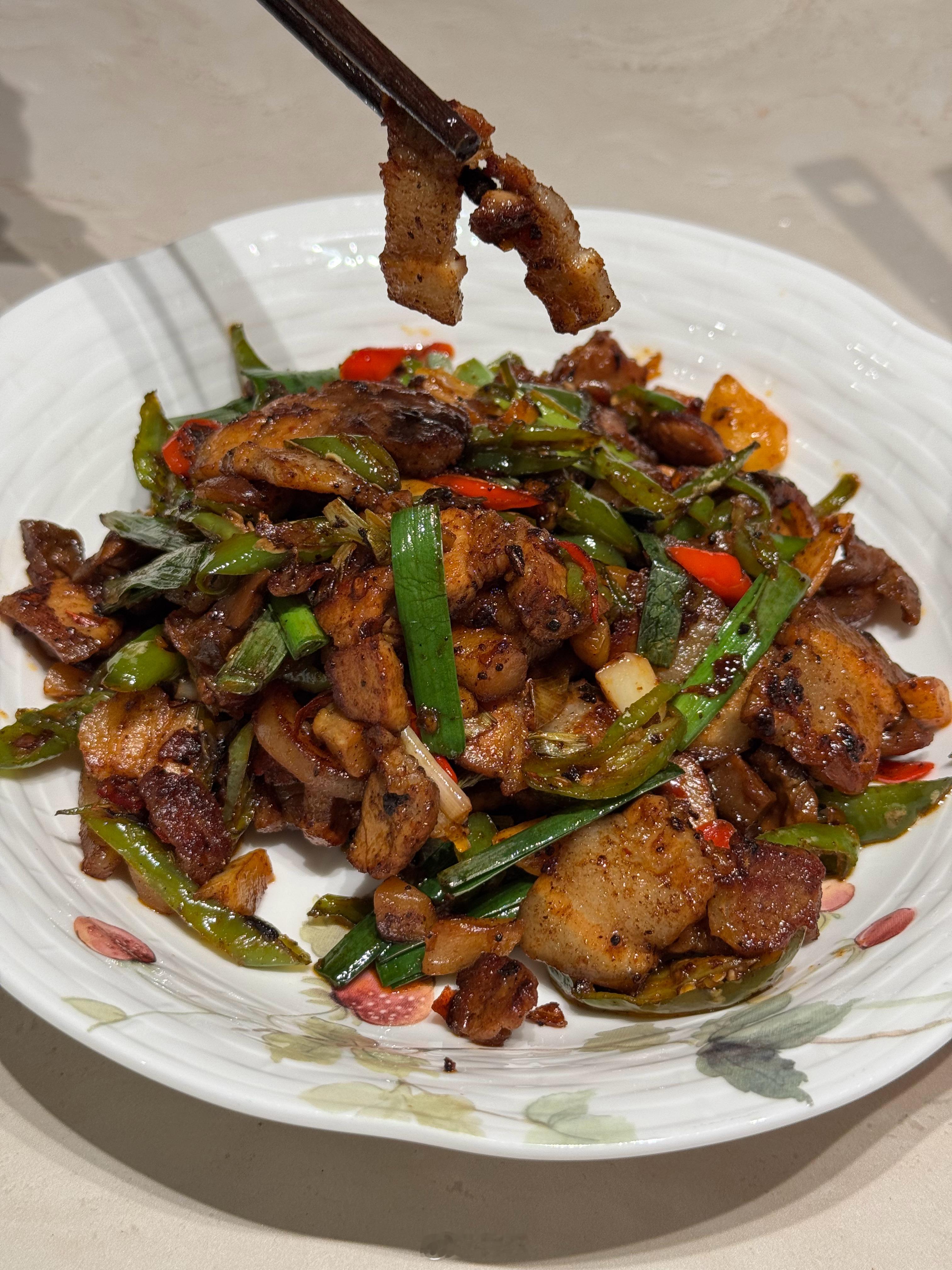 人都是会变的以前不吃肥肉现在觉得回锅肉很好吃 