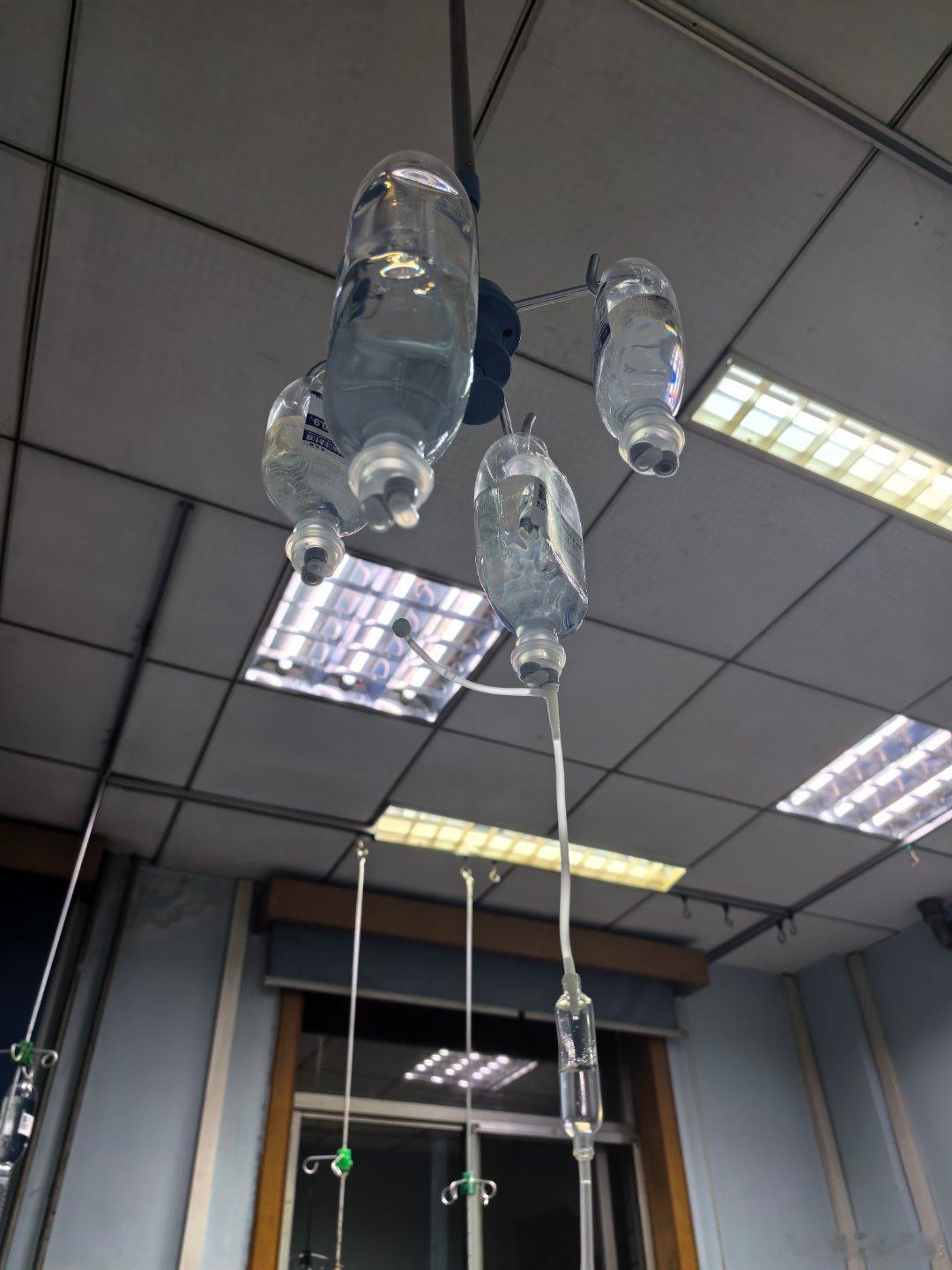 上次去医院急诊还是十年前在西安交大口腔医院做根管治疗，没想到这次是阑尾炎+结石…