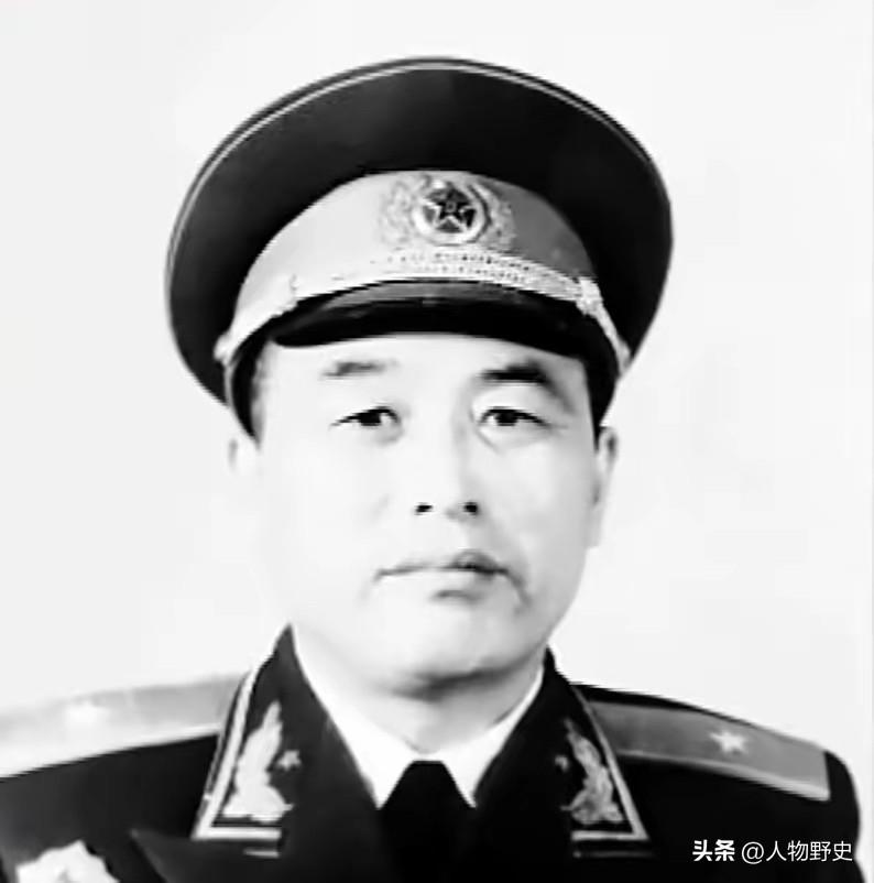 伟大的无产阶级革命家、政治家、军事家，中共第九届中央政治局候补委员、第十届中央委