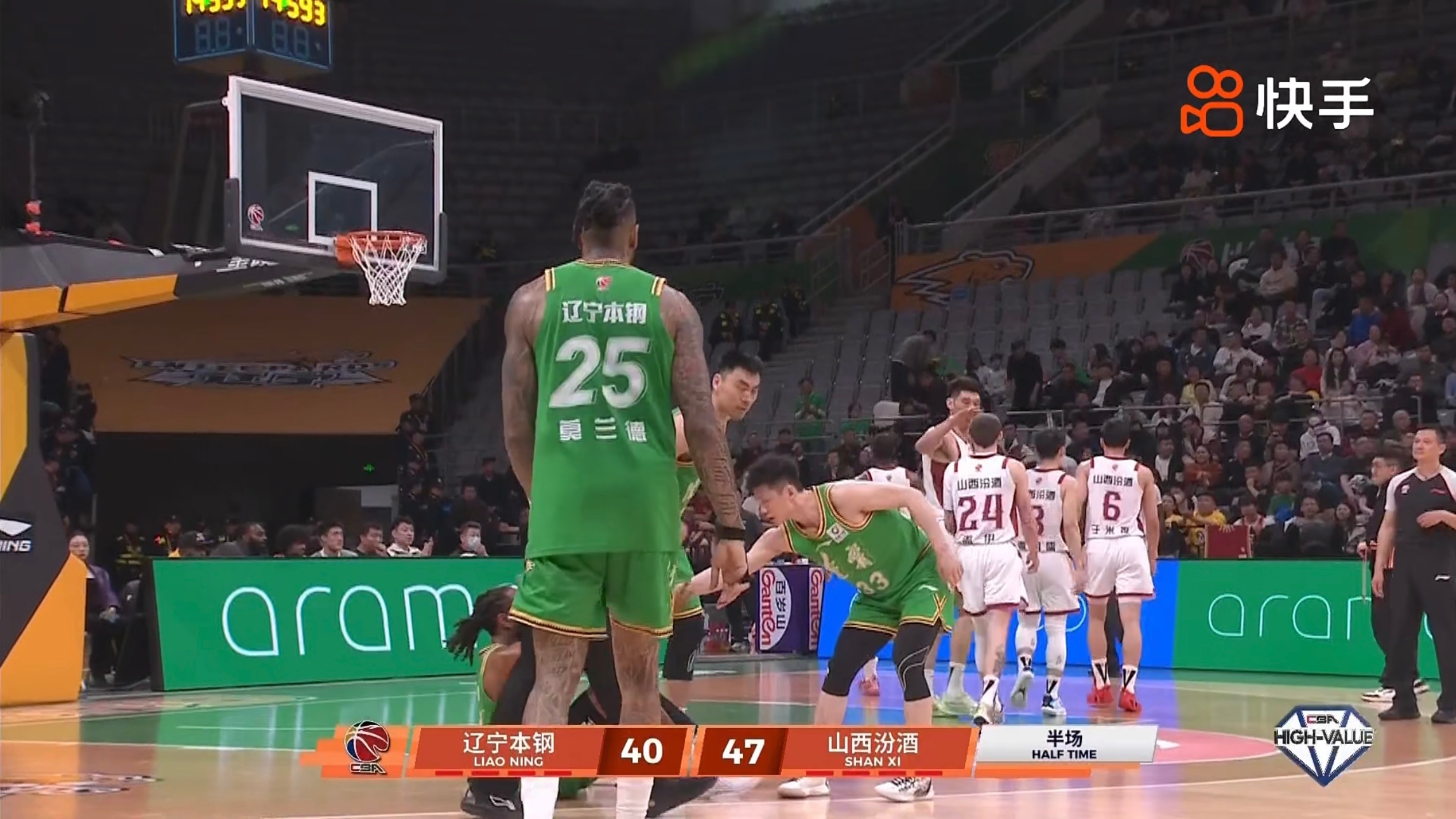 半场落后7分，迫近到4分时一个失误可惜。第二节后半段进攻逐渐恢复正常，对手效率有