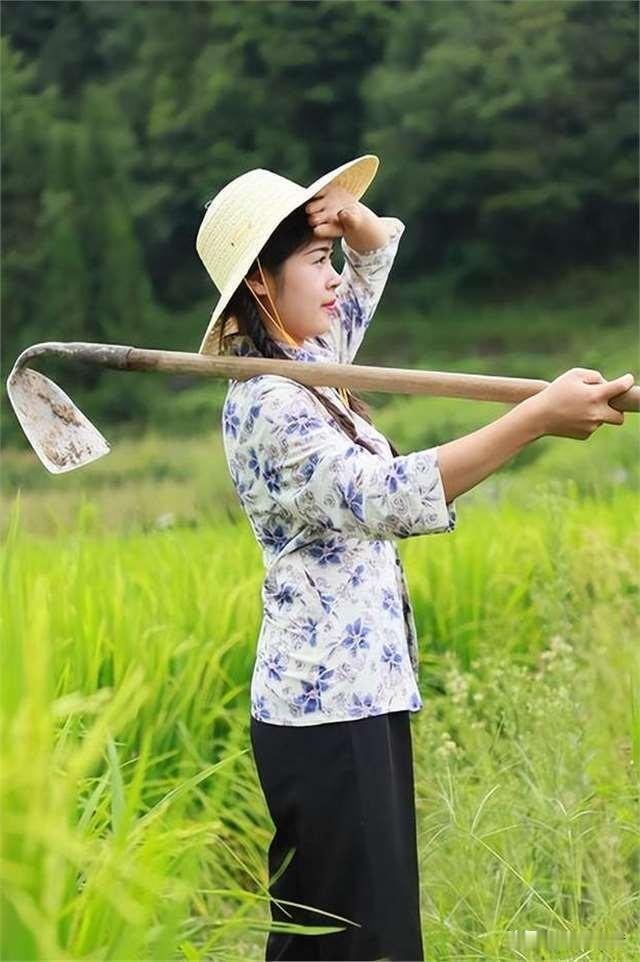 ？？？
[祈祷][祈祷][祈祷]
看到“春景添妆花似锦”这个上联，我就想着，下联
