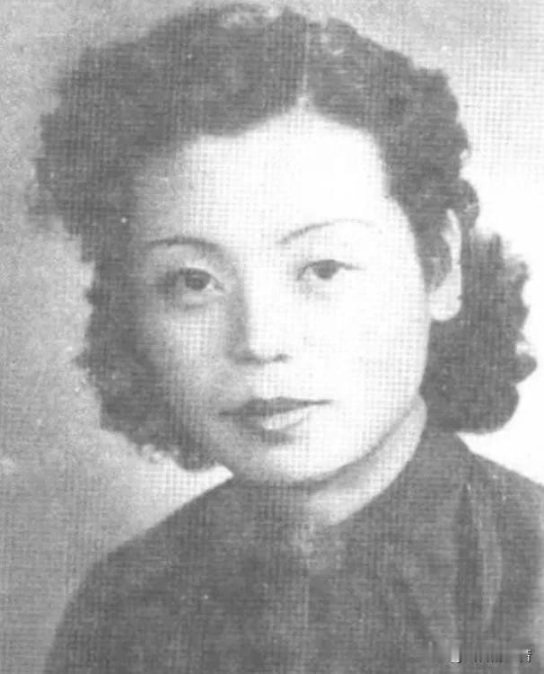 1970 年，陈独秀 58 岁的女儿 陈子美 身绑 5 个空油桶，带着小儿子偷渡