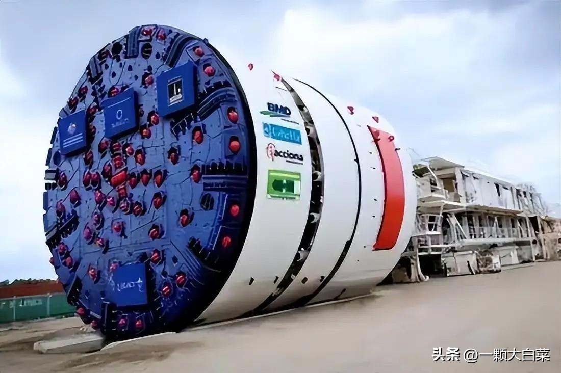 中方终于做出让步了！印度媒体一阵欢呼，两台盾构机从广州运抵孟买港。

3月23日