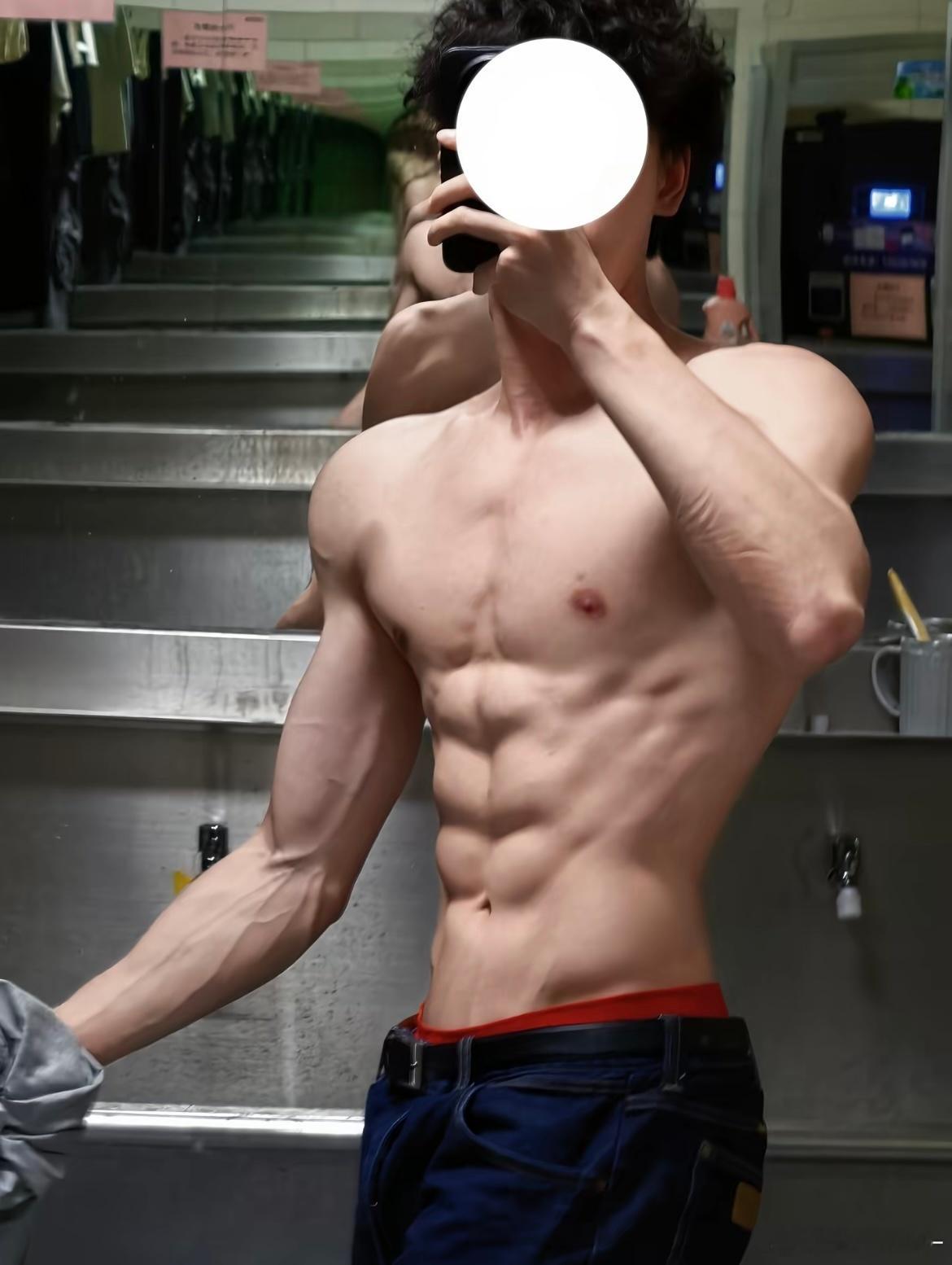 周一快乐 健身张宏涛