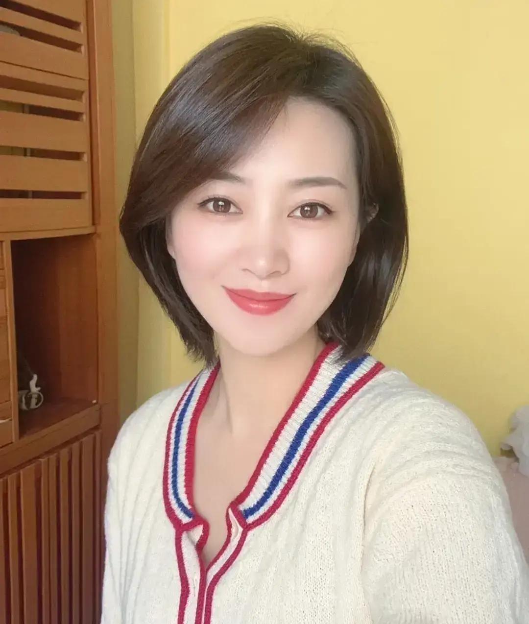 52岁后我才明白：年轻时最容易挥霍掉的，不是钱，是将来翻身的底气。

我叫周岚，