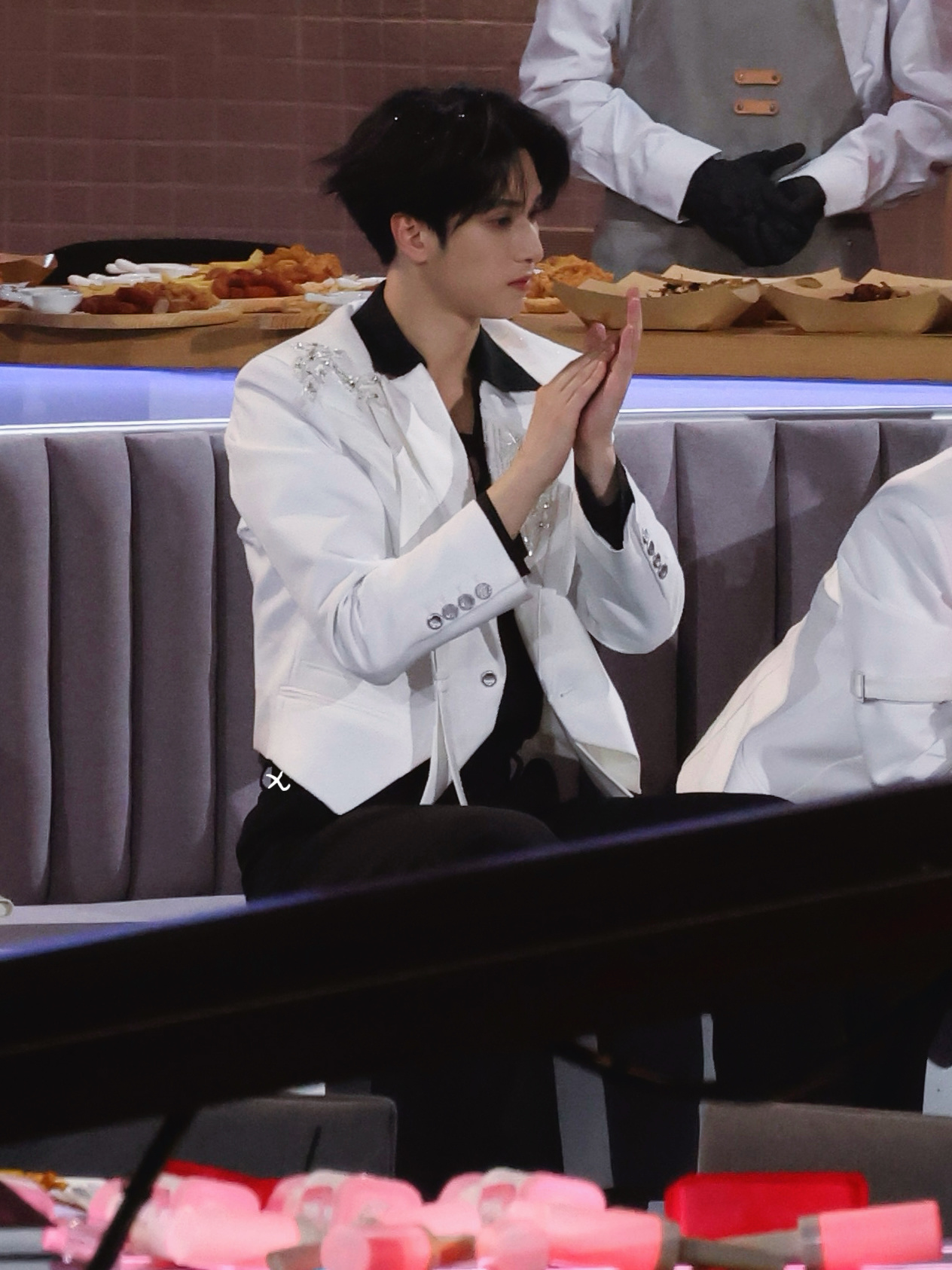 收到一张生图，体态超级好啊和严浩翔一起奔向2026