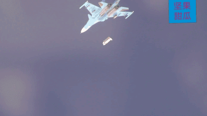 无人侦察机在苏梅和库尔斯克地区，发现了乌军一个规模比较大的物资基地，苏34匆匆赶