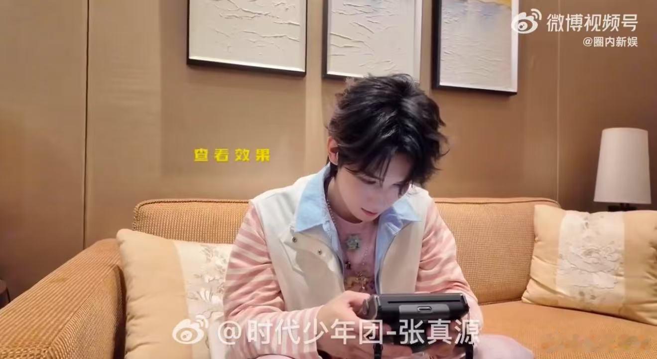 张真源找回状态跑起来张真源武汉《奔跑吧》vlog带着惊喜走来了！私藏自拍大曝光，