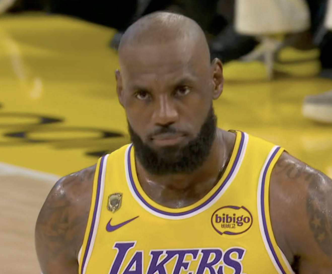 如何评价？第一节的詹姆斯：3投2中4分2篮板8助攻1抢断8次助攻创造他生涯季后赛