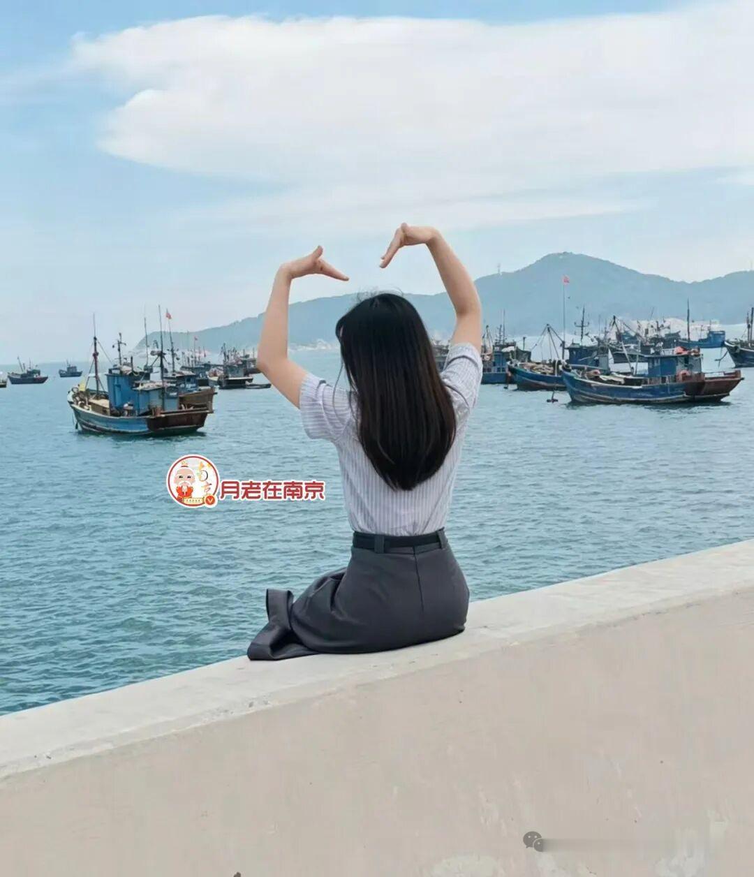乐观姑娘，南京人，身高158，体重92，本科毕业，体制内工作，性格随和好相处 ​