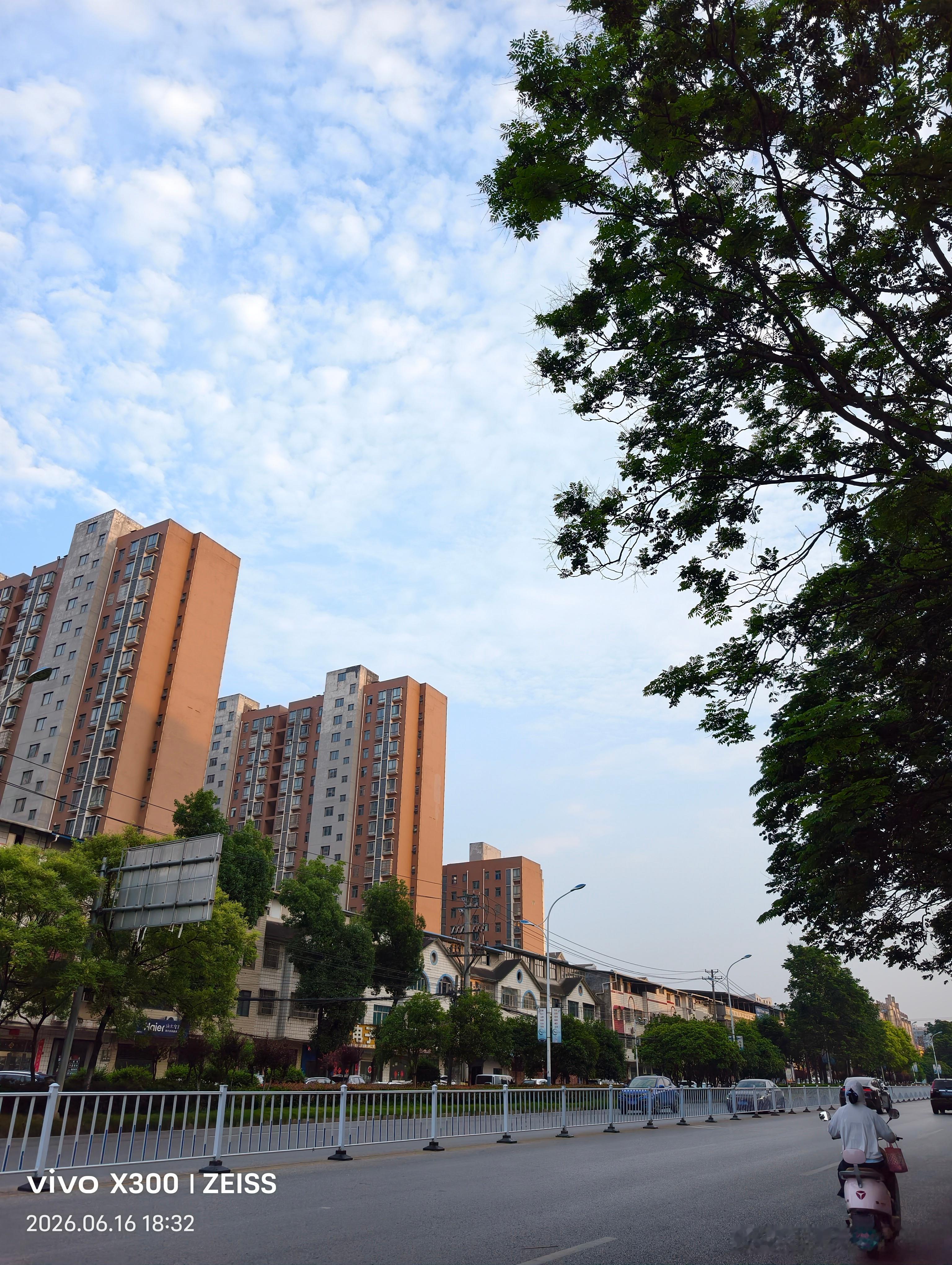 舞台再大自己不上台，永远是个观众，平台再好自己不参与，永远是局外人，能力再大自己