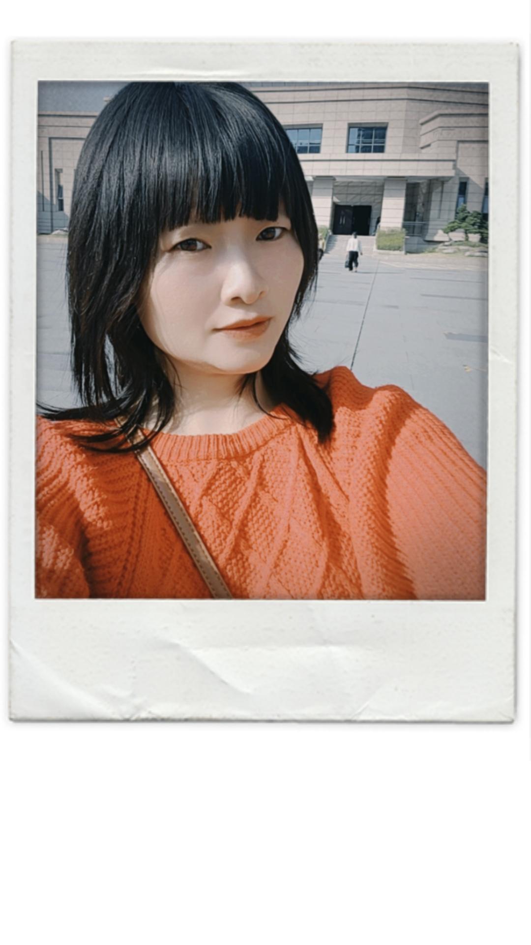 人，这一辈子，最大的悲哀，就是不肯原谅别人，也不肯放过自己。
 
很多人嘴上说“