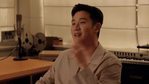 周兴哲重编永不失联的爱承载无数人青春的金曲将要改版！周兴哲亮相华为发布会，使用华