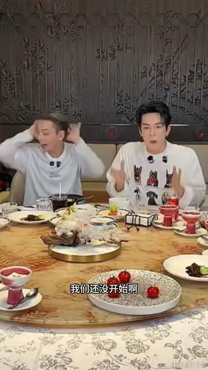 陈伟霆曾舜晞能看出来这顿饭很好吃了陈伟霆曾舜晞这饭得有多好吃谁懂啊！陈伟霆曾舜晞