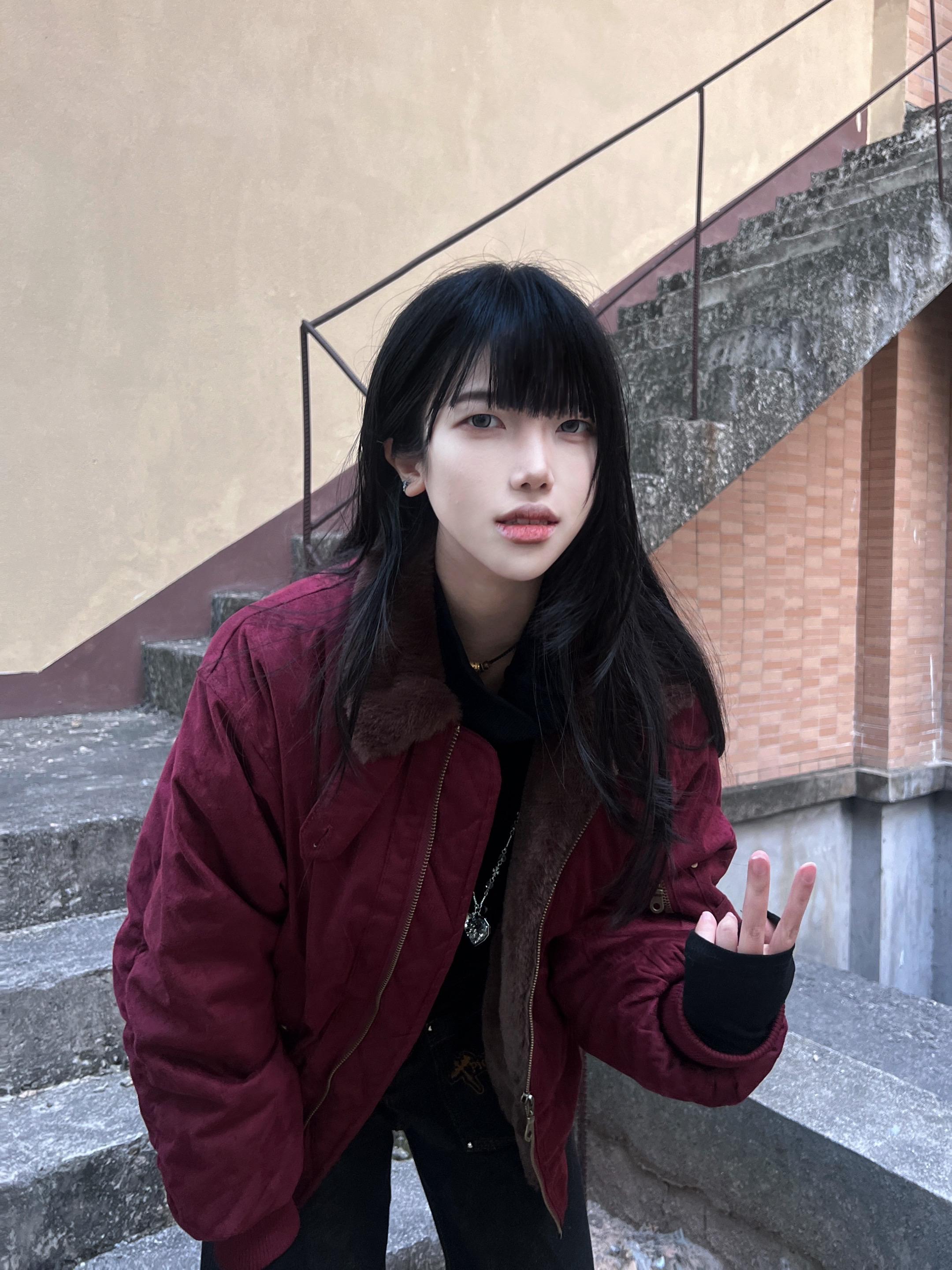 今天被工长骂了 说我水泥拌得太稀 工长把我的铁锹锤烂了 问我水是不是不...