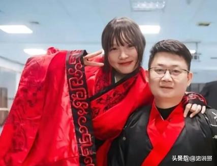 2008年废墟中救下的小女孩，现在成了他的新娘

2008年汶川地震的一张照片，