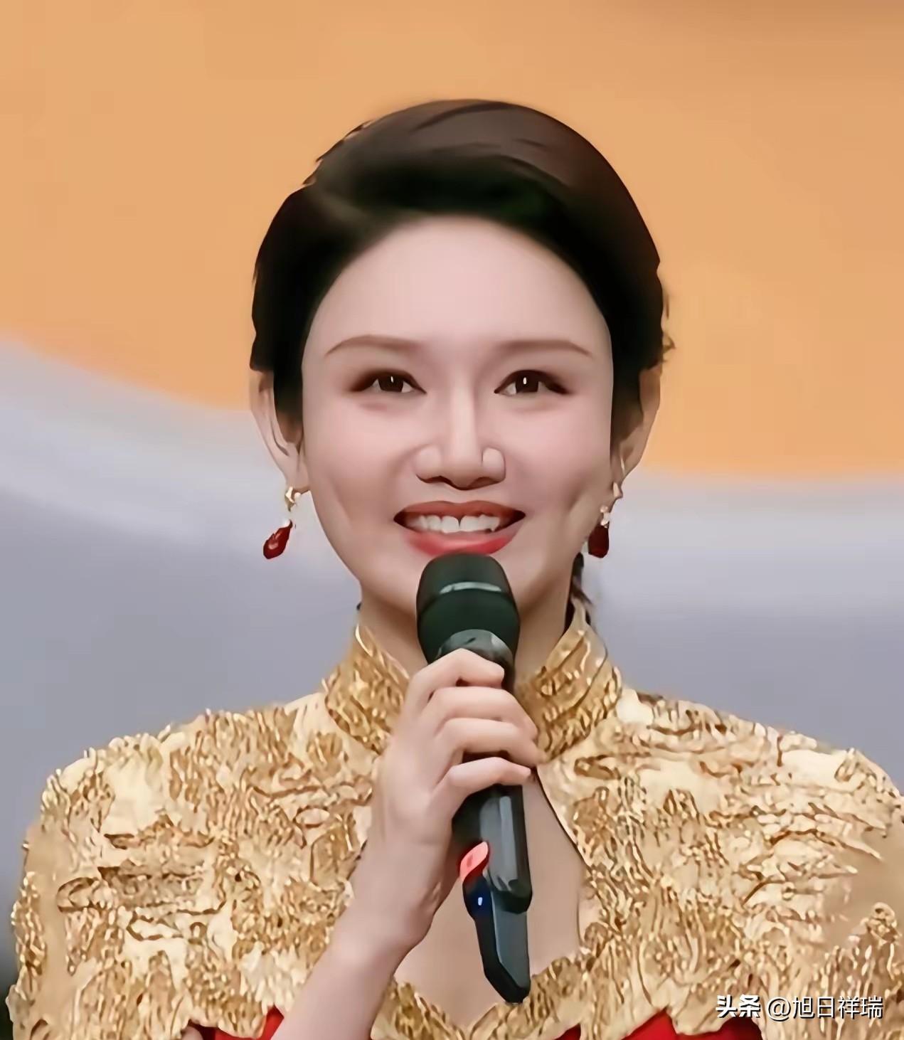 37岁主持人龙洋5次主持春晚至今单身，择偶标准高到撒贝宁直摇头，自嘲月光族却偷偷