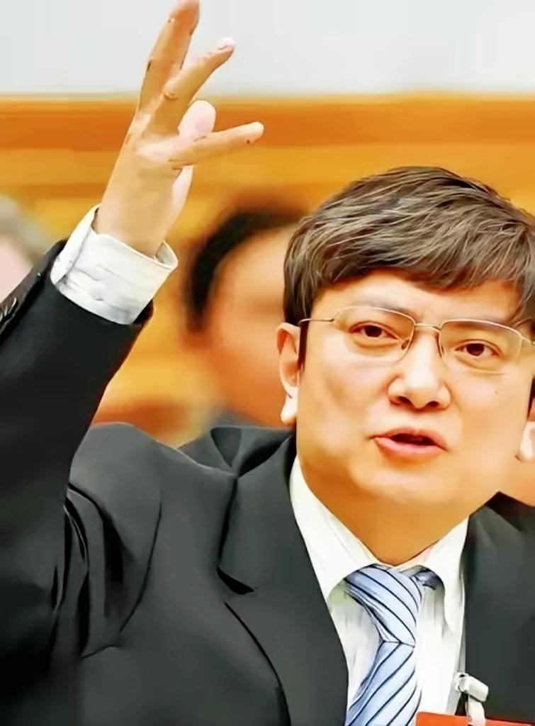 被郑强教授一句话骂醒了！
 
“搞个机器人去抢外卖员的饭碗”，这算哪门子进步？这