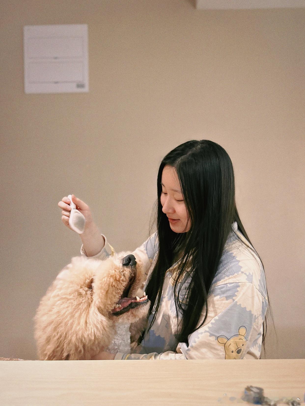 从搞笑艺人到实力vocal，锤娜丽莎凭标志性大嗓，在歌手舞台不断收获好评锤娜丽莎