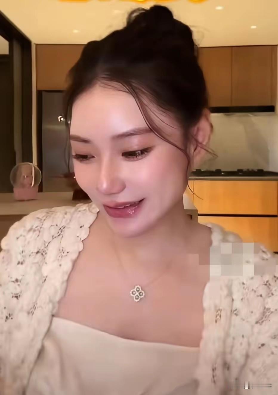 难怪这么拼，孕期一直直播，马筱梅说直播挣的钱都是自己的，自己想吃什么就买什么，想