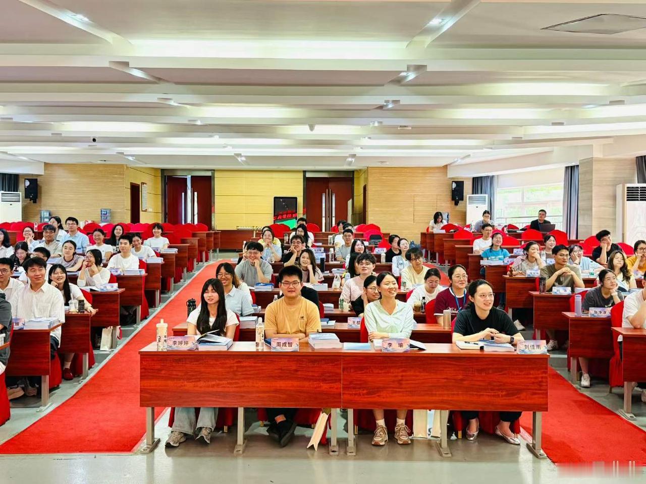 【银行员工阳光心态与职业生涯管理】
你才是人生的规划师，有权利选择自己想要的生活