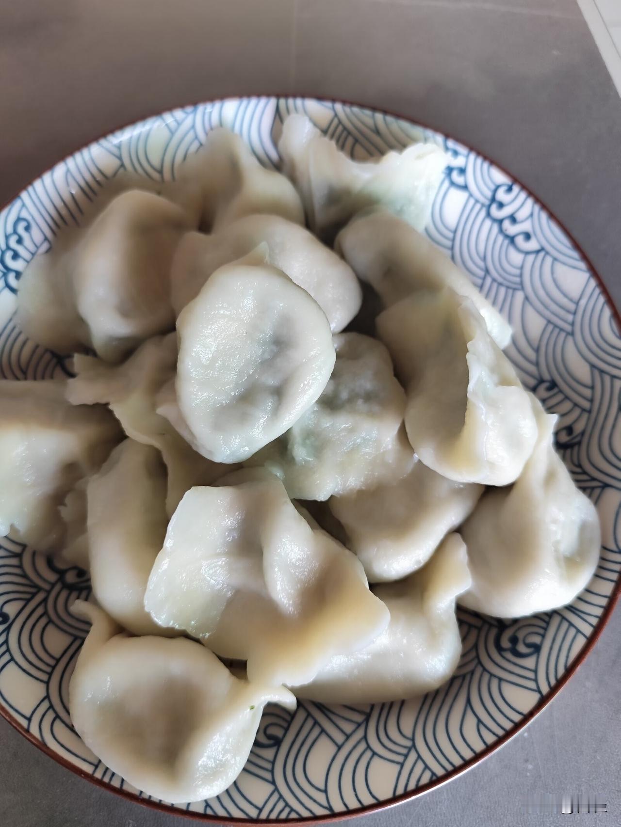 饺子
自己包的就是香啊
但是有人说我饺子皮太厚了
真的吗？我吃着还可以
习惯是点