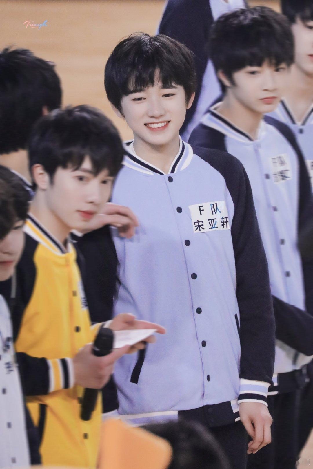 吸入萌力值中，特别萌的小轩轩🤲🏻🤏🏻 ​​​