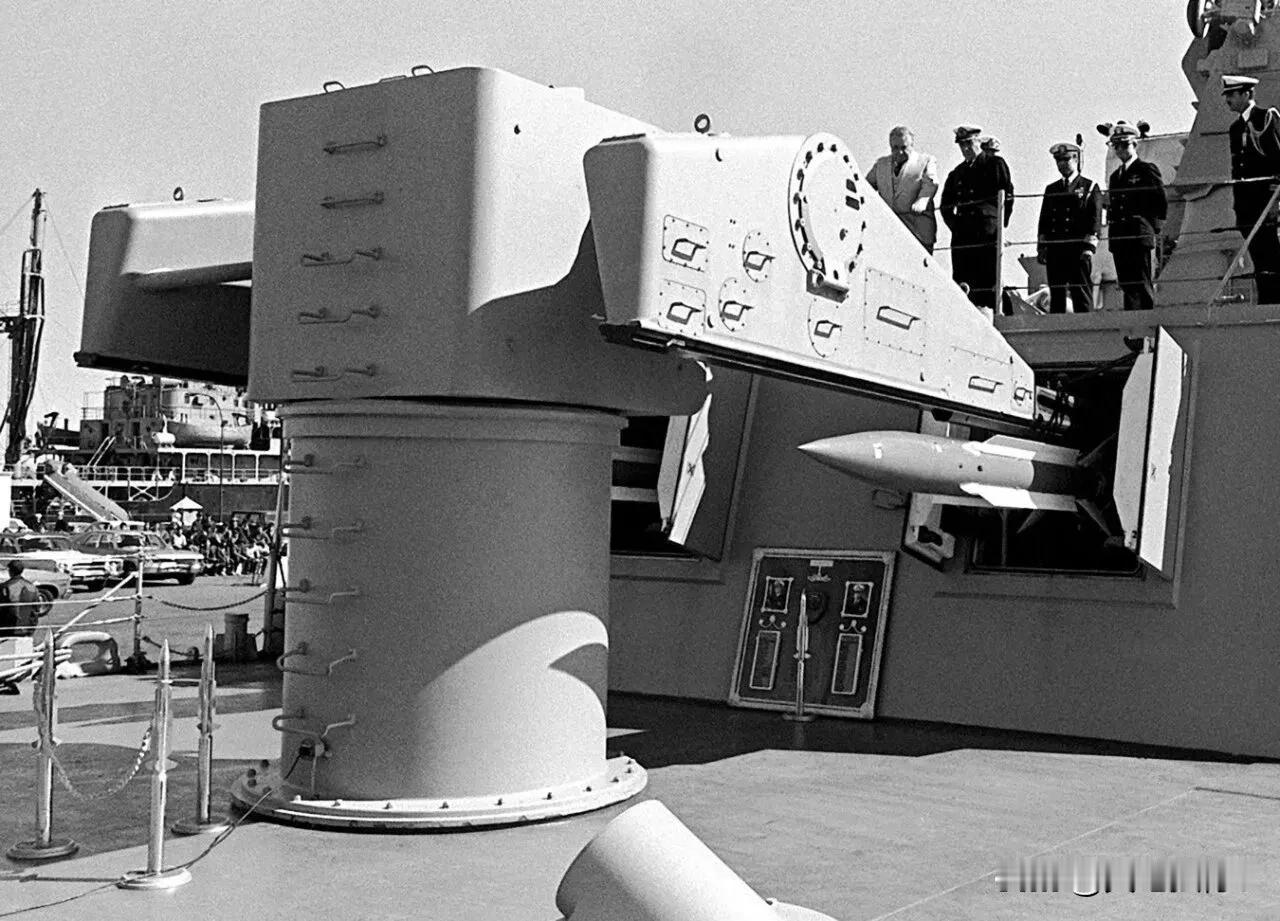 70年代，美国海军孔兹级导弹驱逐舰"金”号（USS King, DDG-41，）