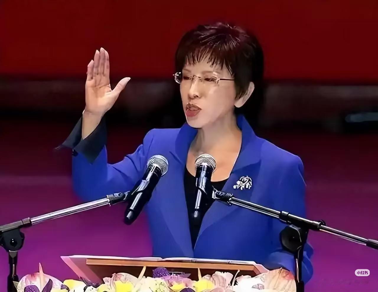 洪秀柱在两岸青年交流会中，一名学生问他：两岸分治这么久了，为何还坚持一个东方大国